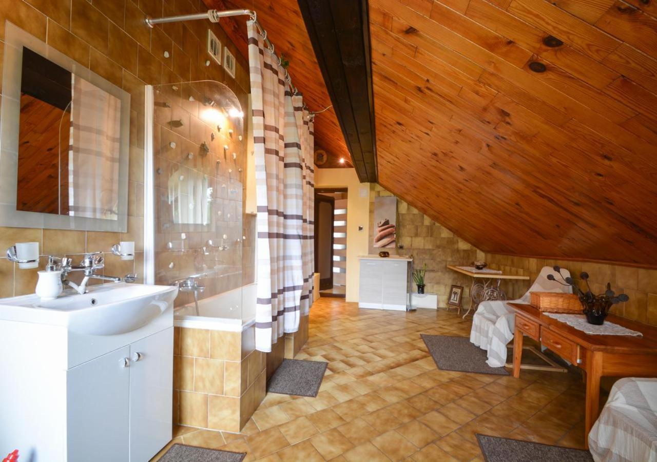 Dom Tu I Teraz Hostel Lublin Buitenkant foto