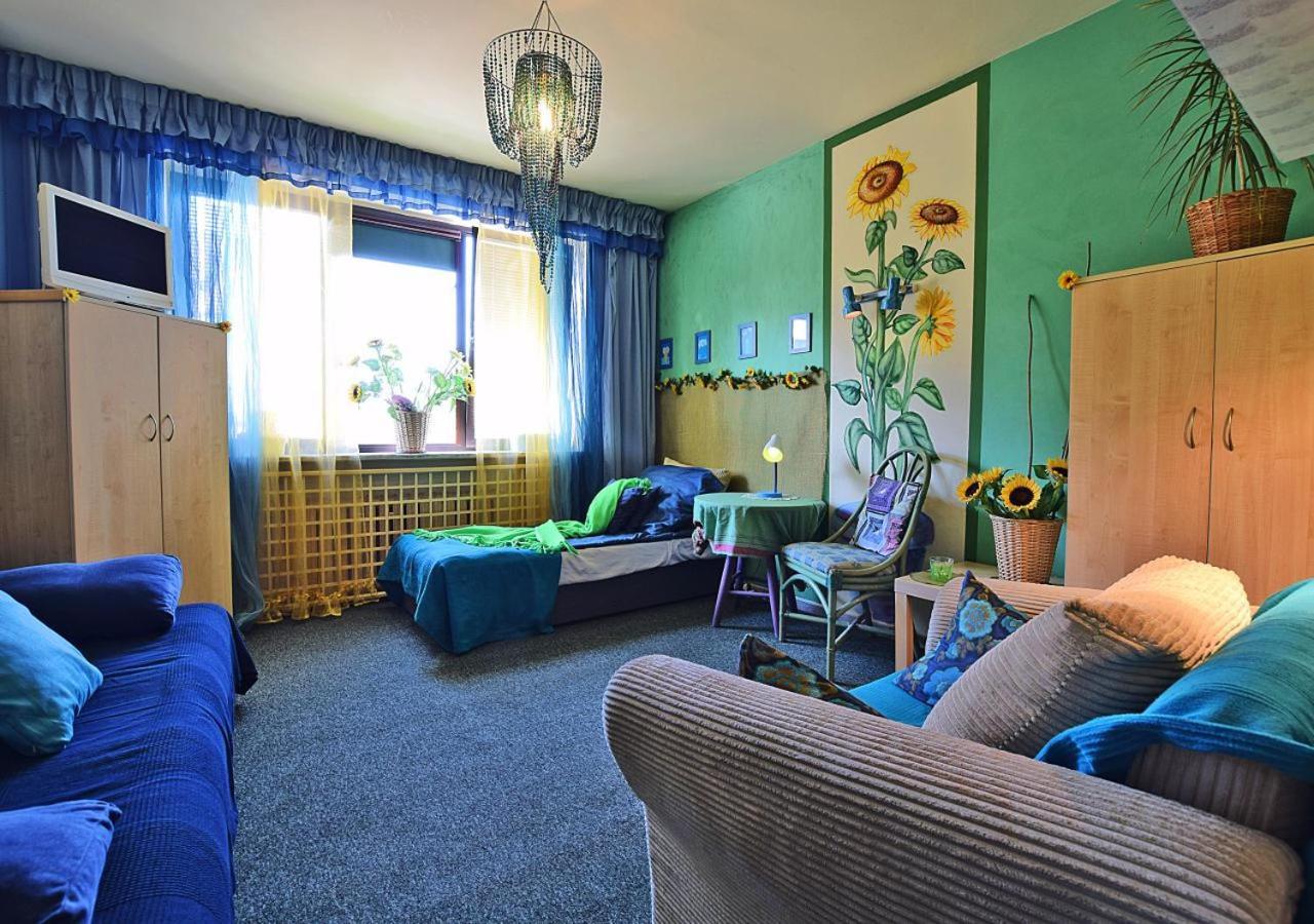 Dom Tu I Teraz Hostel Lublin Buitenkant foto